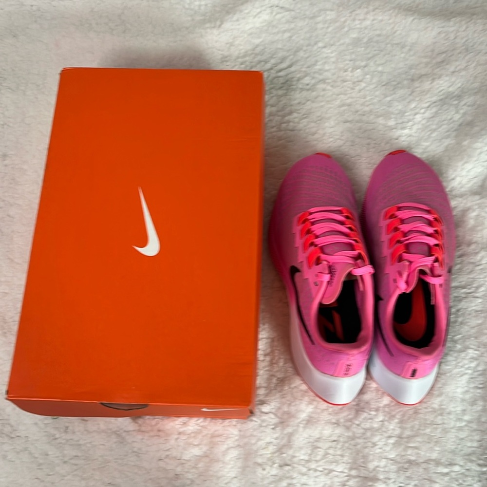 Nike. Brand new. Size 6.5. Air zoom Pegasus 37.